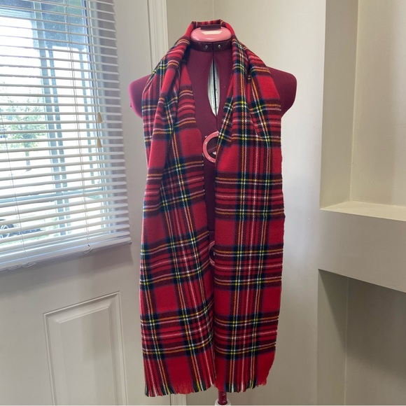 Le chateau unisex red multicoloured plaid made in Korea scarf. Used. - Picture 2 of 8